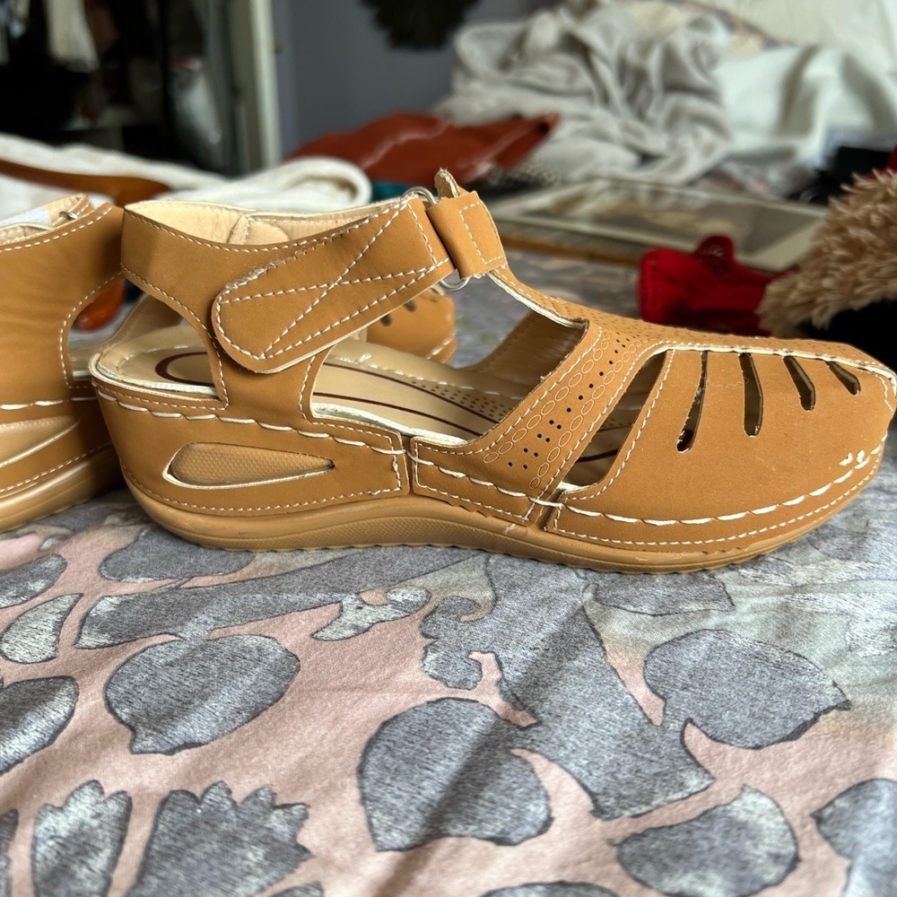 New Lightweight Sandals - Picture 3 of 6